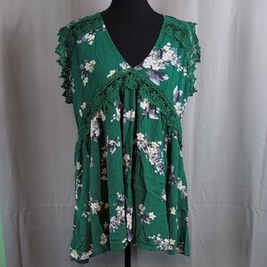Jaase Emerald Floral Blouse with Lace Accents